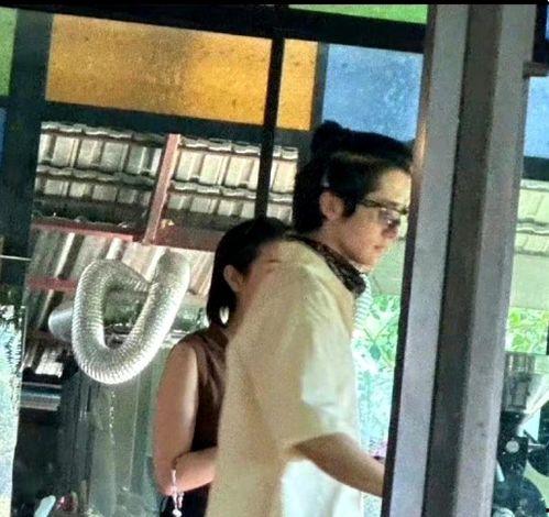 唱歌房吃瓜视频在线观看,吃瓜视频带你领略娱乐幕后