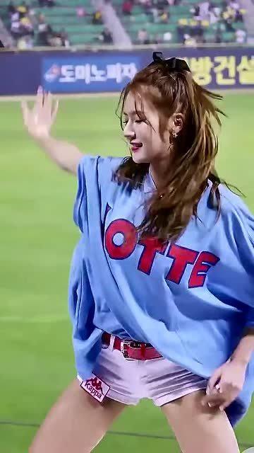 台湾啦啦队吃瓜视频,网友直呼“太带感”