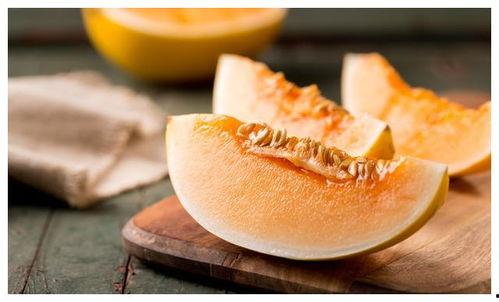 哈密瓜怎么喂狗吃的视频,狗狗健康饮食新选择