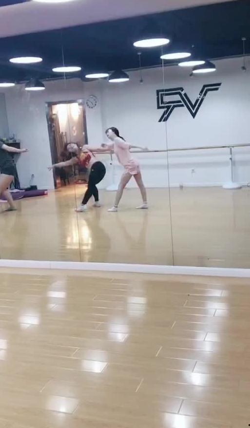 吃瓜晚会舞蹈视频