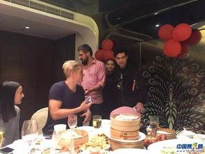 江苏阿姨聚会吃瓜视频,欢乐时光共享八卦